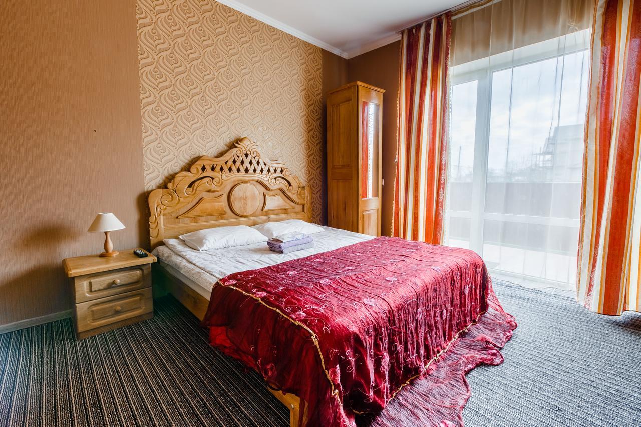 Everest Ivano-Frankivsk Exterior foto